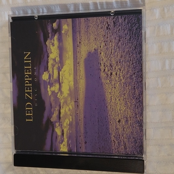 LIKE NEW LED ZEPPELIN 2 CD BOX SET WITH BOOKLET - Picture 6 of 11